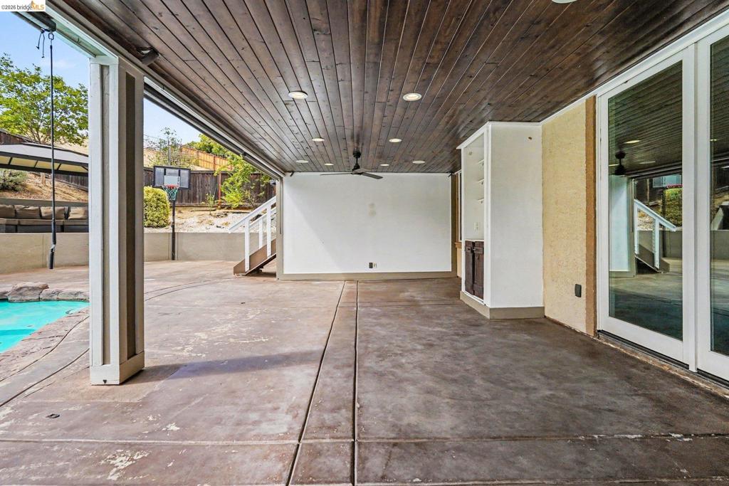 2700 St Regis Ave Property Photo 3