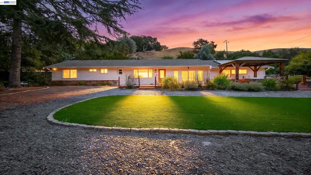 9338 Crow Canyon Rd Property Photo 1