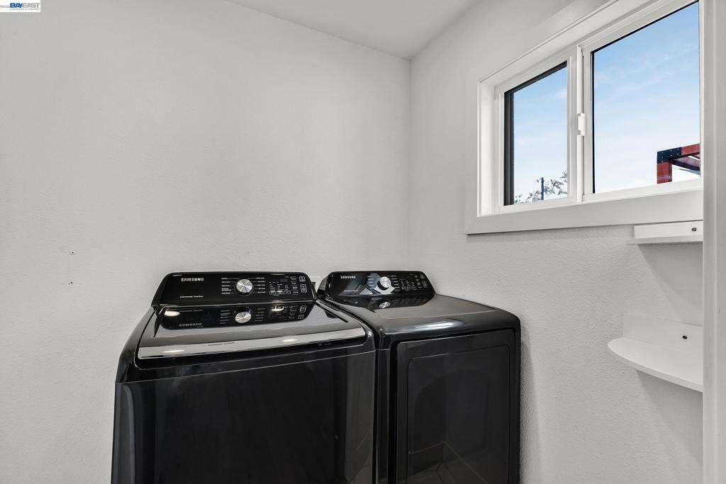 1861 Linden St Property Photo 29