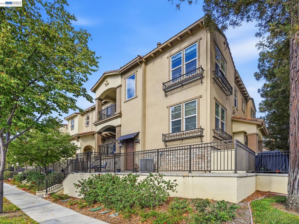 4822 Portola Redwood Ln