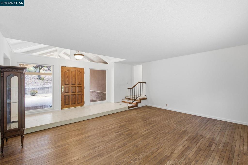220 Hemme Ave Property Photo 6