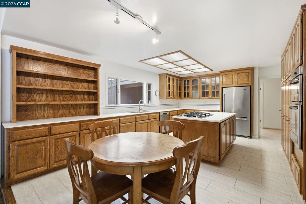 220 Hemme Ave Property Photo 10