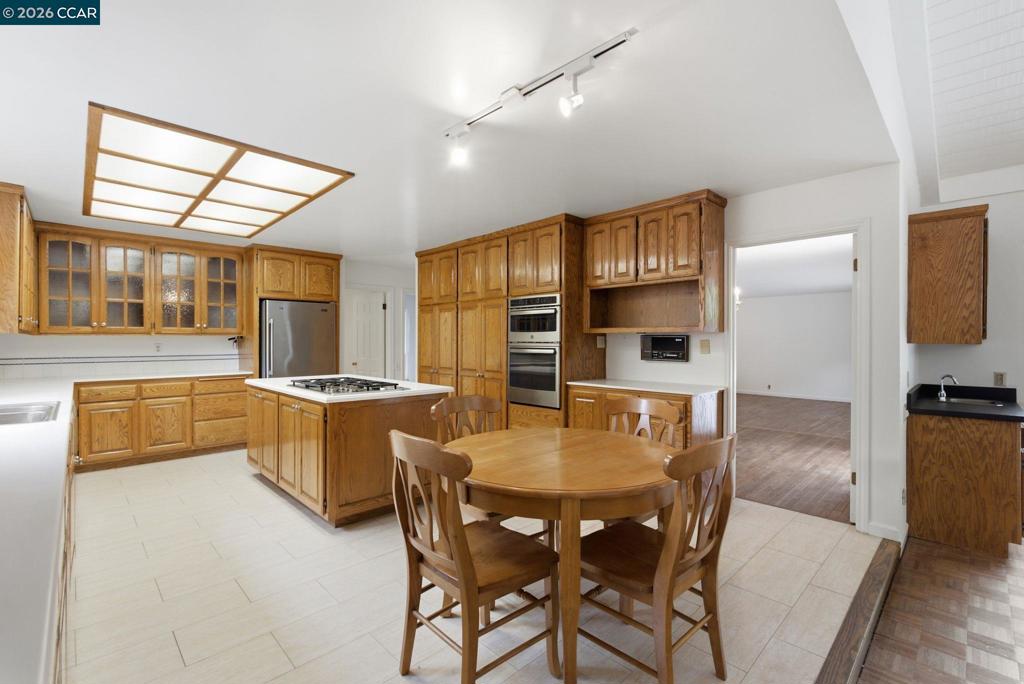 220 Hemme Ave Property Photo 11