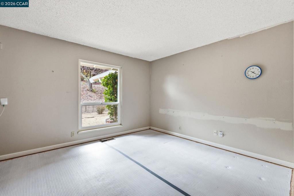 220 Hemme Ave Property Photo 16