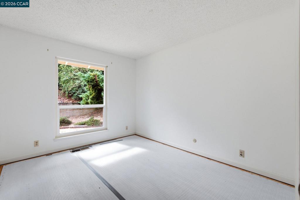 220 Hemme Ave Property Photo 22