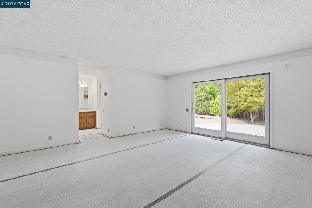 220 Hemme Ave Property Photo 26