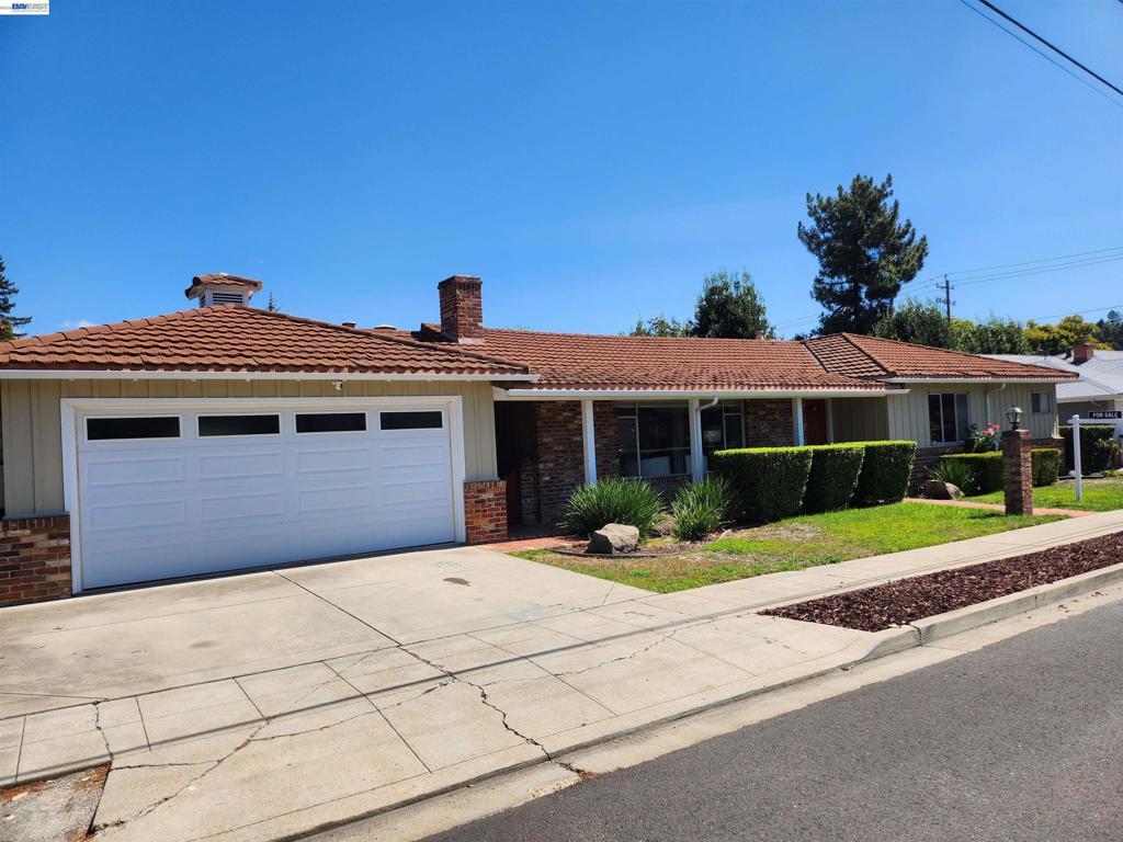 22590 Norwood Dr Property Photo 1