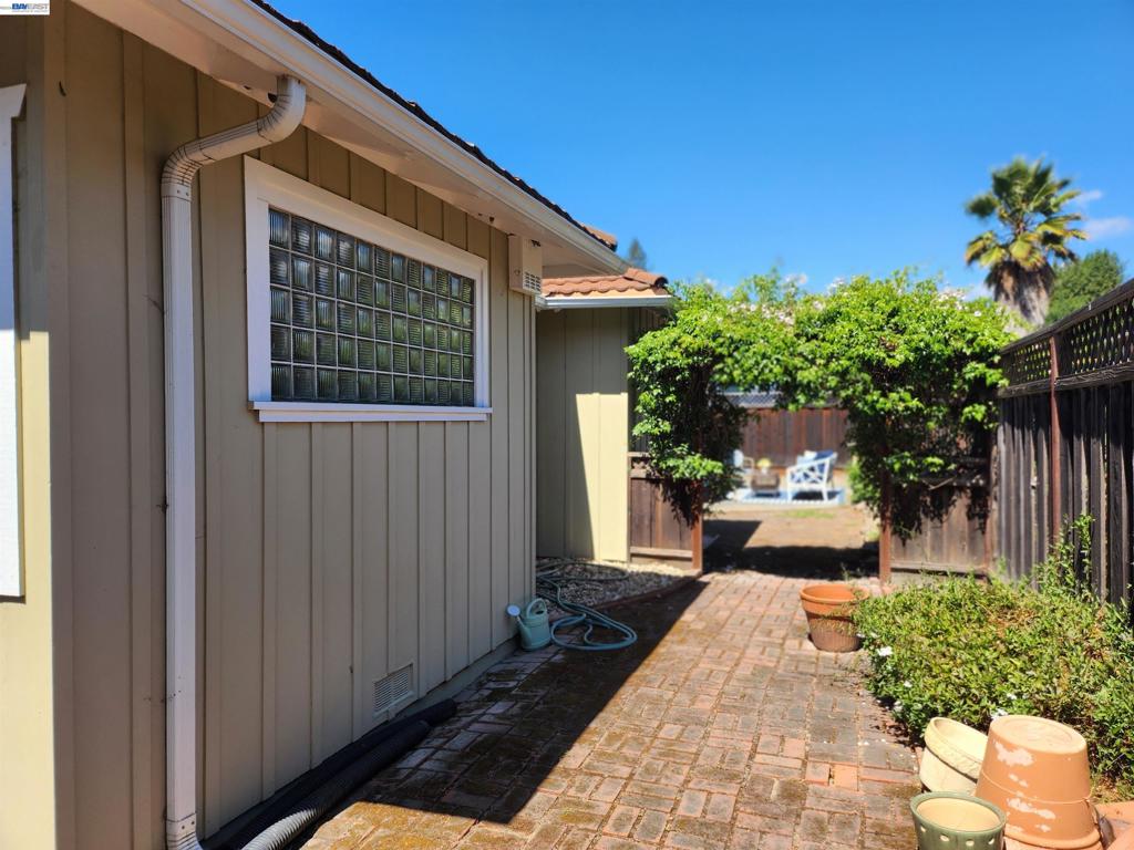 22590 Norwood Dr Property Photo 15