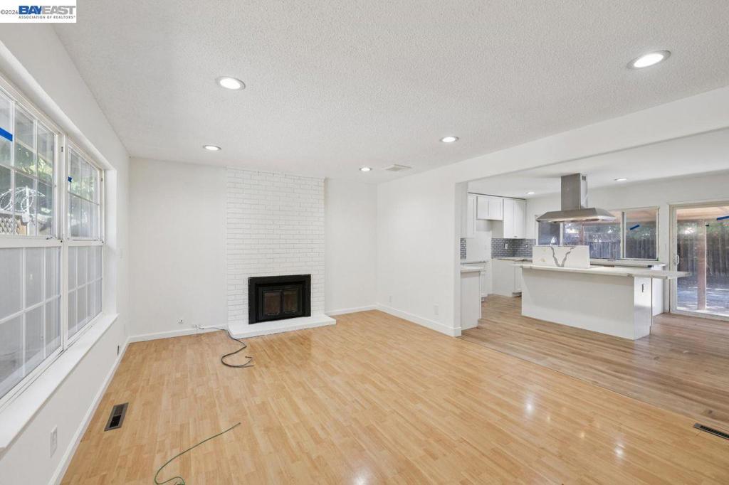 1712 Morrill Ave Property Photo 4