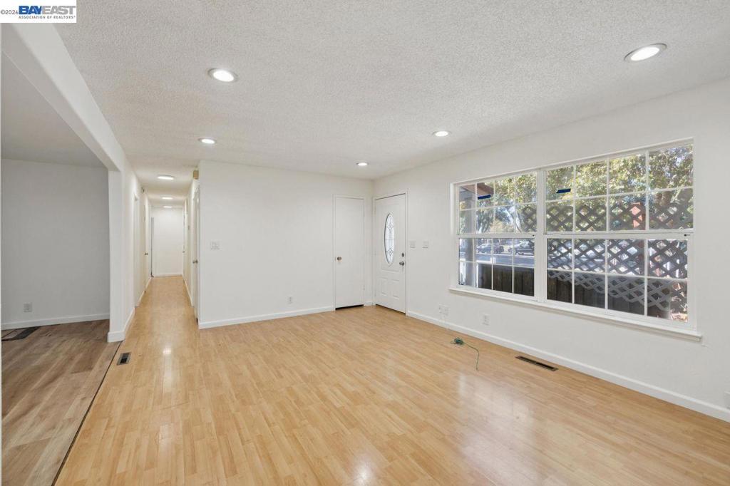 1712 Morrill Ave Property Photo 8