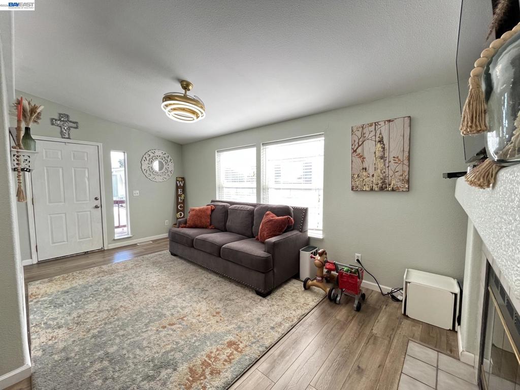 817 Sundial Circle Property Photo 2