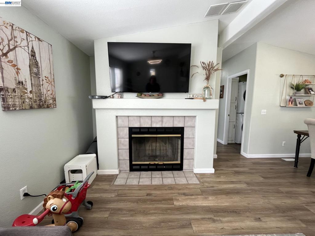 817 Sundial Circle Property Photo 3