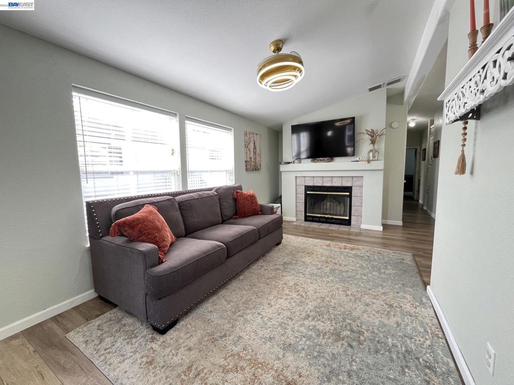 817 Sundial Circle Property Photo 4