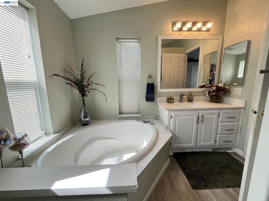 817 Sundial Circle Property Photo 27