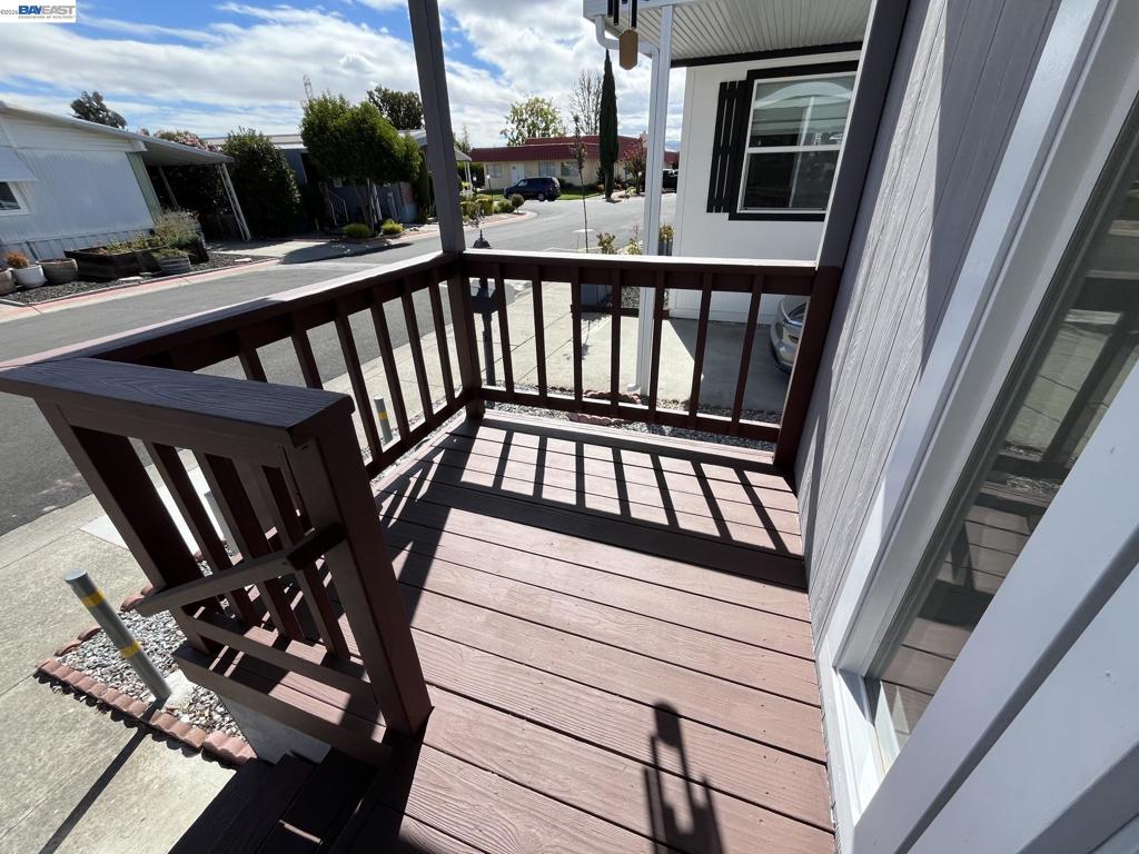 817 Sundial Circle Property Photo 33