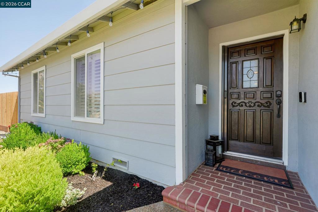 1628 Kingsly Drive Property Photo 2