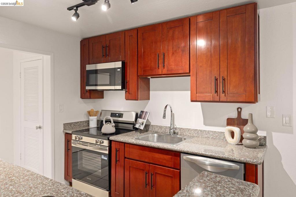 385 Jayne Ave 109 Property Photo 7