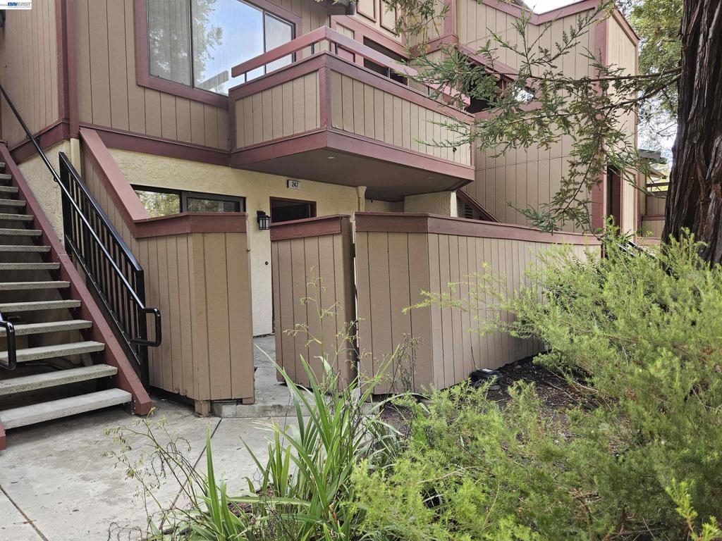247 E Warren Cmn Property Photo 3