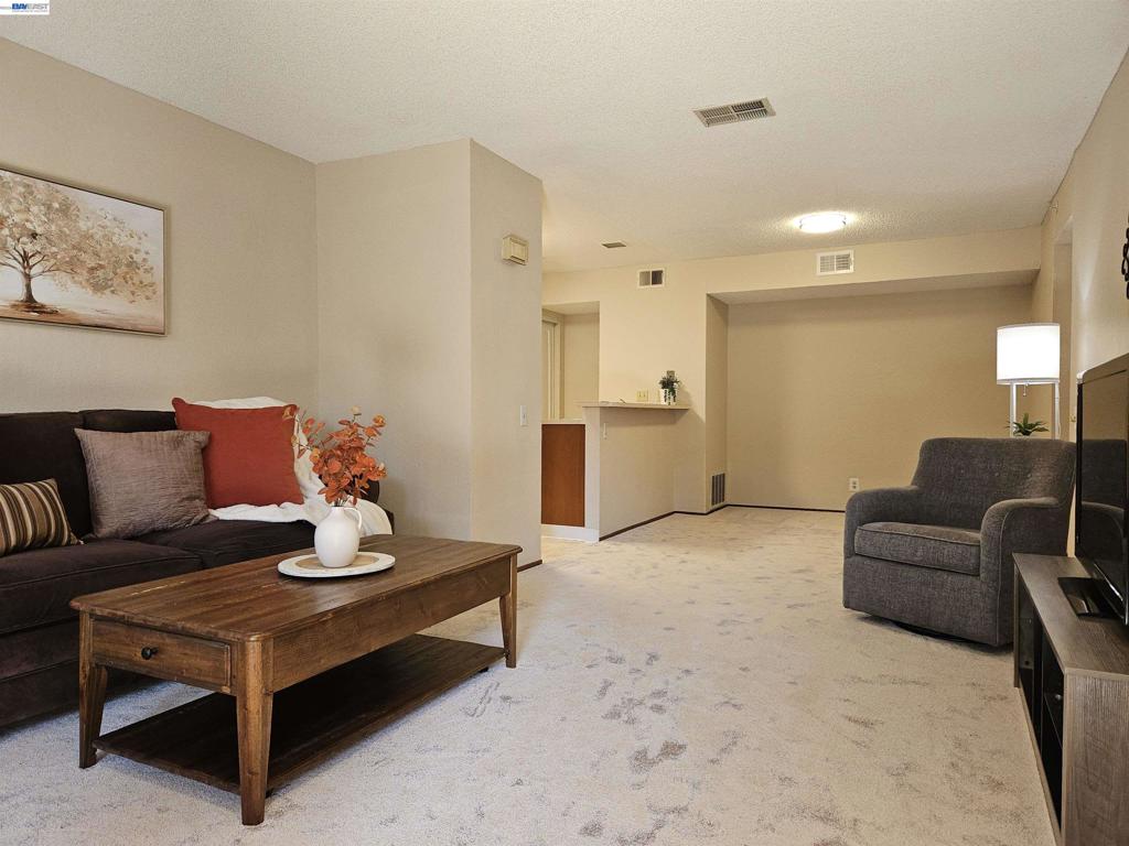 247 E Warren Cmn Property Photo 7