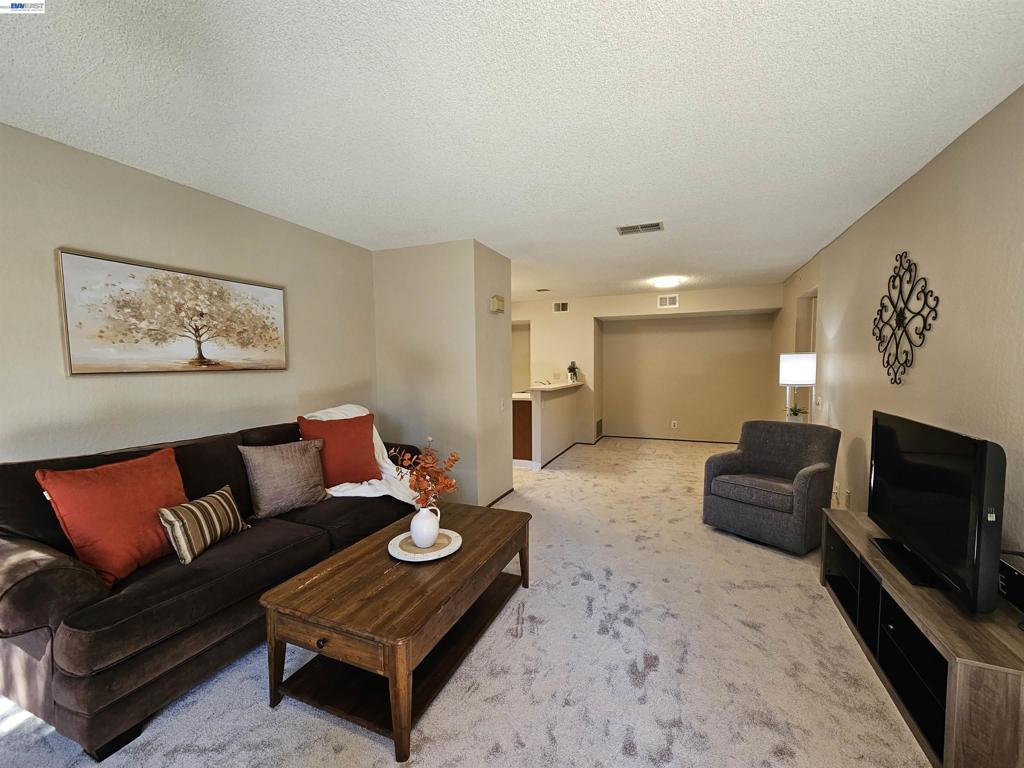 247 E Warren Cmn Property Photo 8