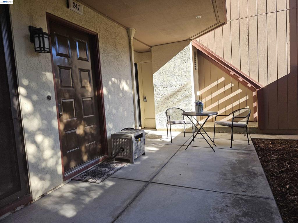 247 E Warren Cmn Property Photo 17