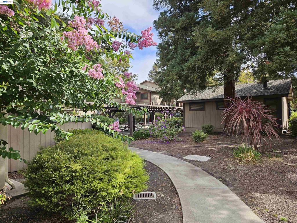 247 E Warren Cmn Property Photo 24
