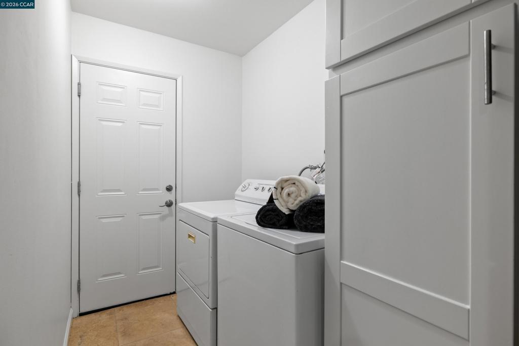 6444 Parklane Plz Property Photo 16