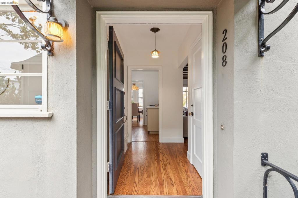 208 Lee St Property Photo 4