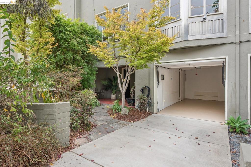 208 Lee St Property Photo 35