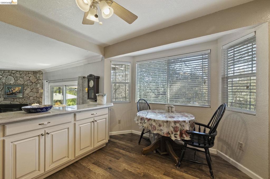 14201 Hillview Ct Property Photo 8