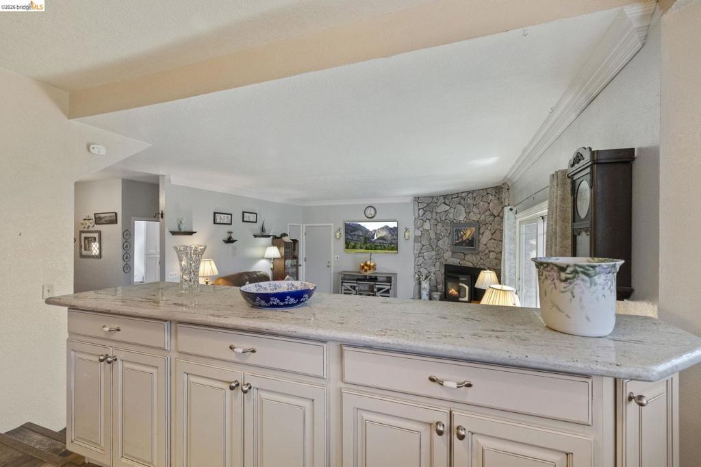 14201 Hillview Ct Property Photo 9