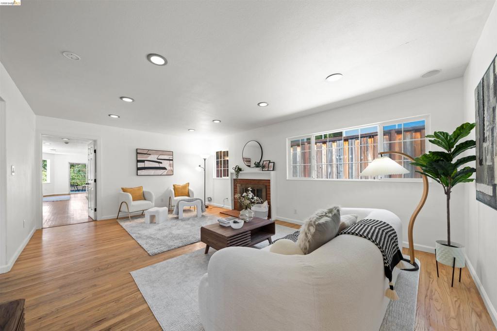 4833 Shetland Ave. Property Photo 2