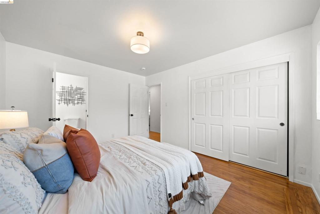 4833 Shetland Ave. Property Photo 11