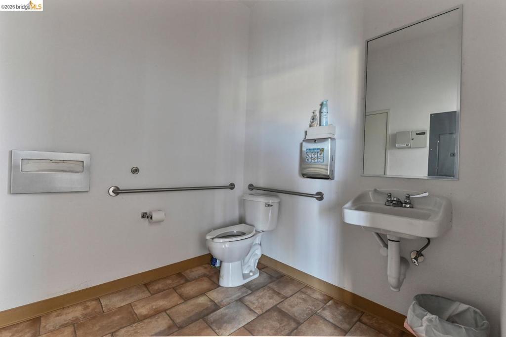 52 Laurel St Property Photo 23