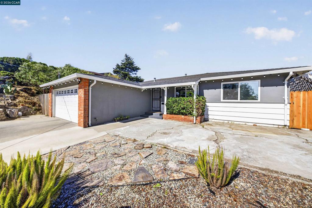 2444 Fitzpatrick St Property Photo 6