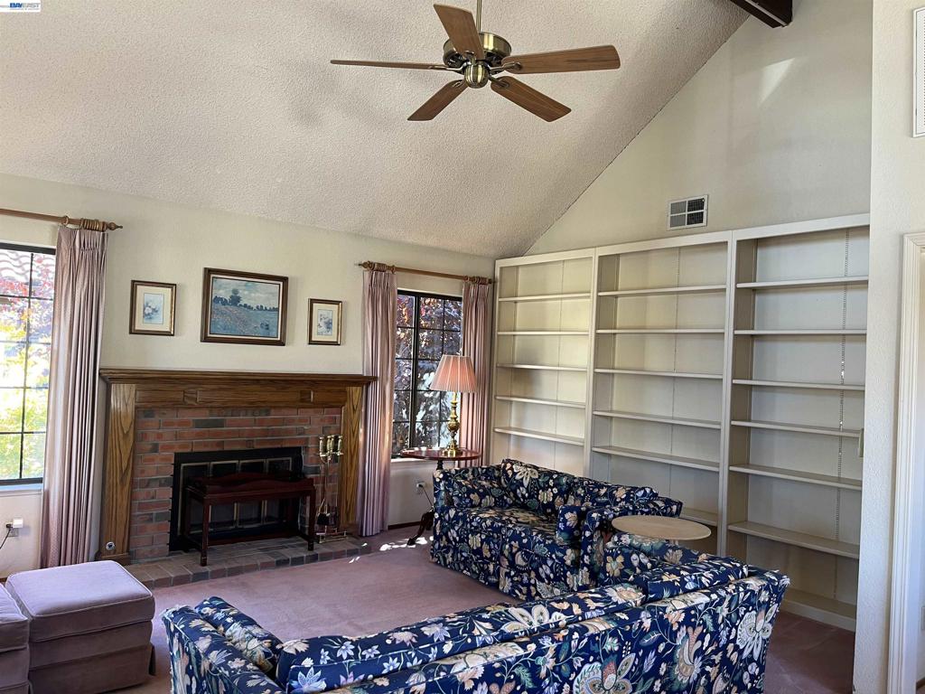 2510 Galleon Pl Property Photo 3