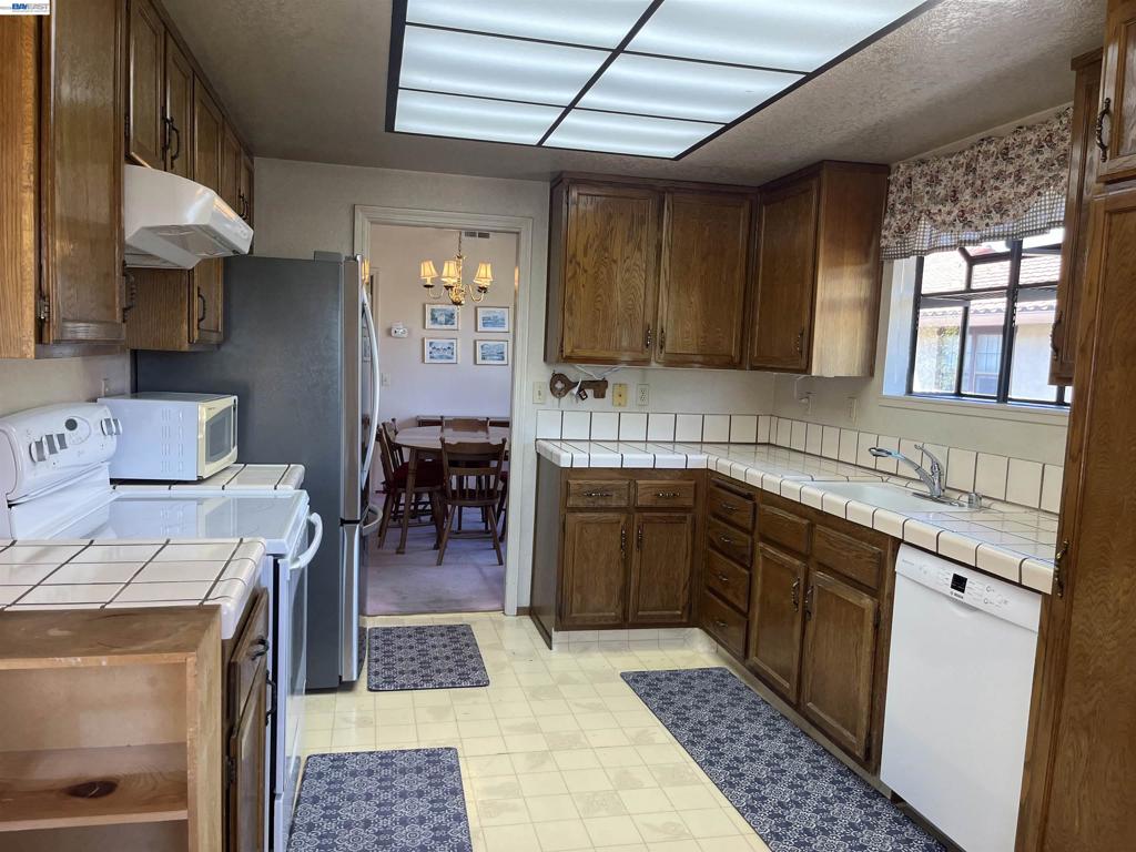 2510 Galleon Pl Property Photo 10