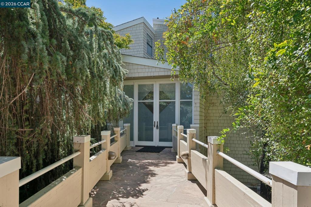660 La Casa Via Property Photo 5