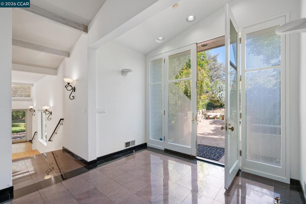 660 La Casa Via Property Photo 6
