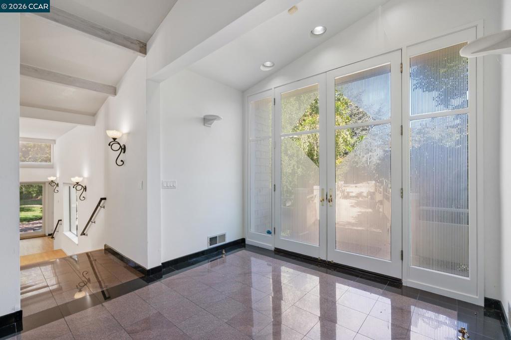 660 La Casa Via Property Photo 7