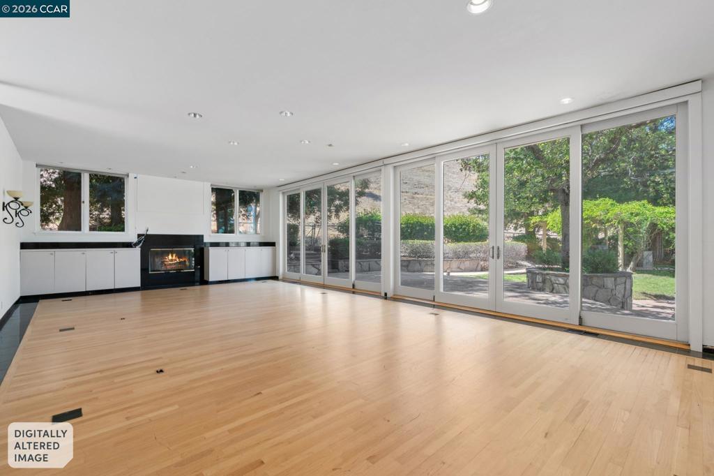 660 La Casa Via Property Photo 9