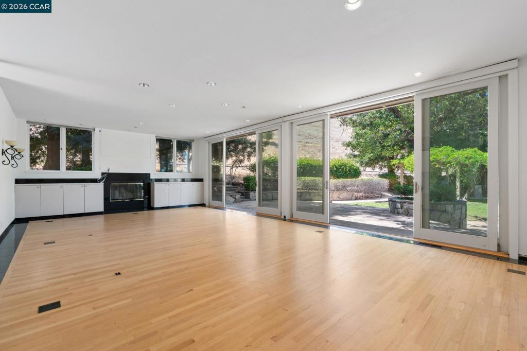 660 La Casa Via Property Photo 10