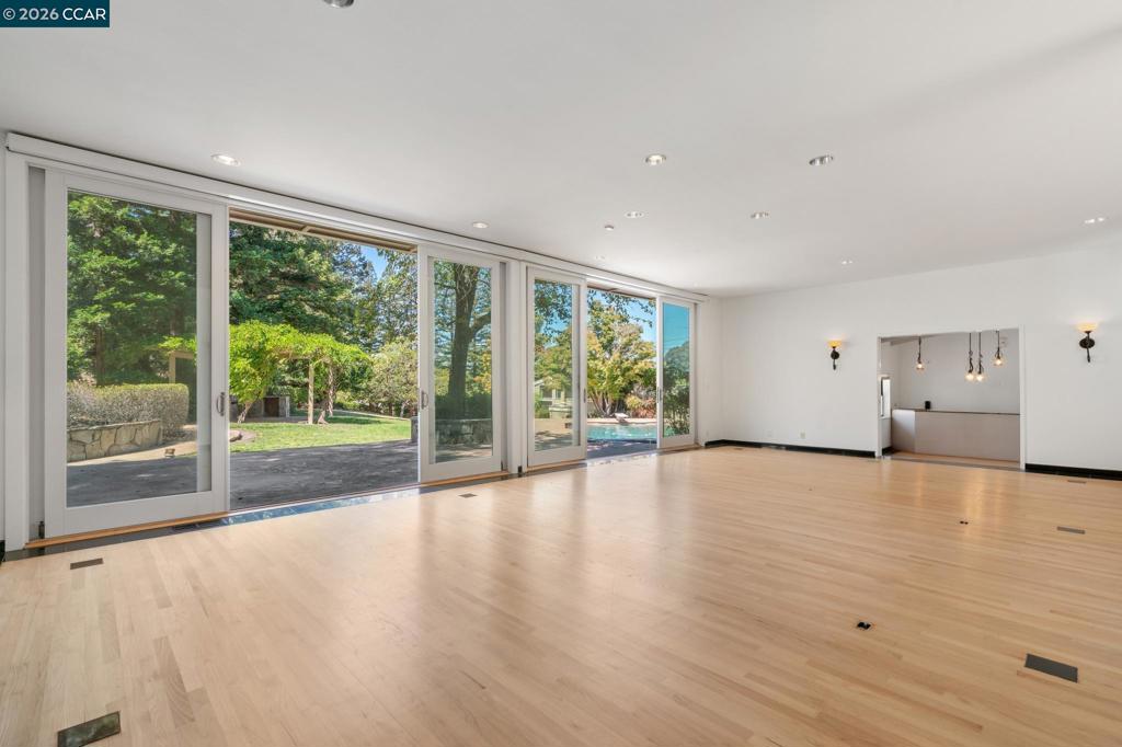 660 La Casa Via Property Photo 12