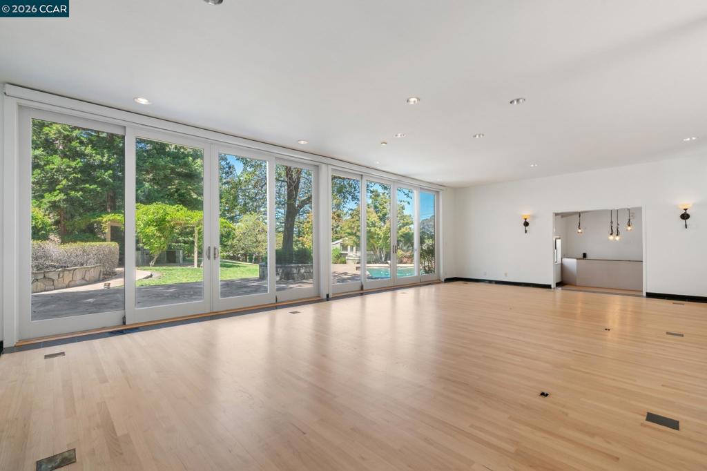 660 La Casa Via Property Photo 13