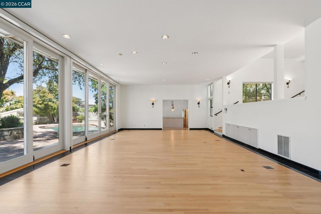 660 La Casa Via Property Photo 14