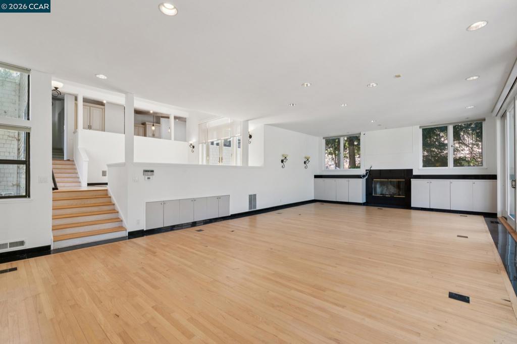 660 La Casa Via Property Photo 15