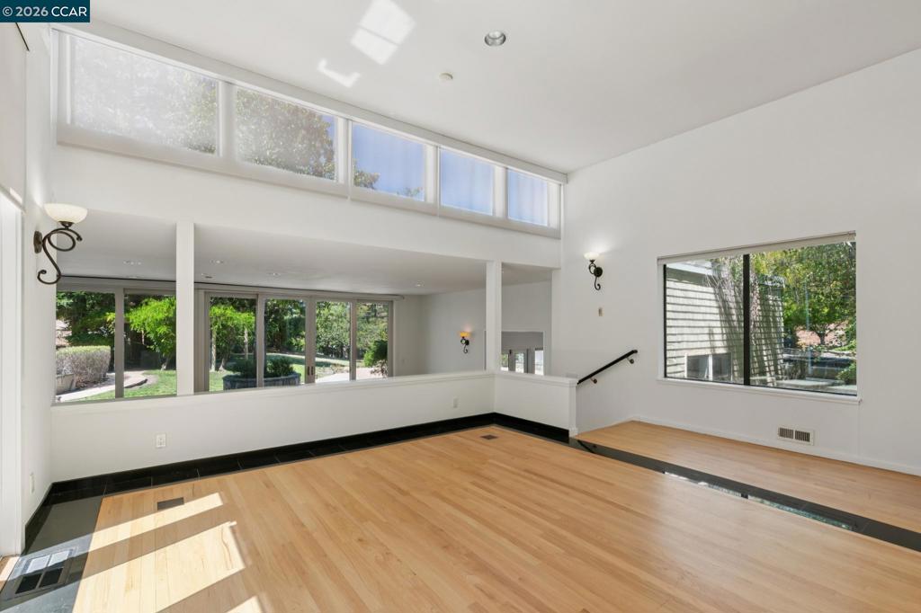 660 La Casa Via Property Photo 28
