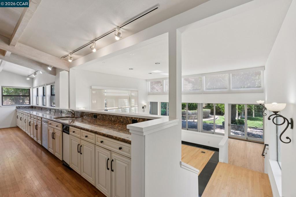 660 La Casa Via Property Photo 30