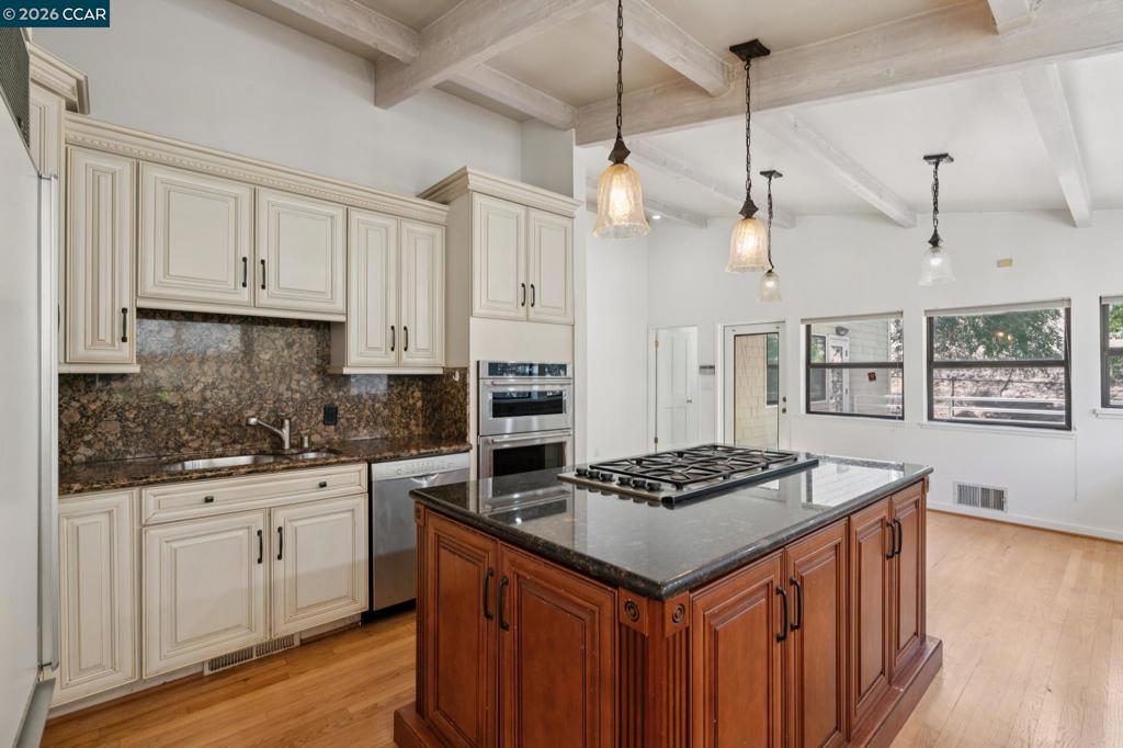 660 La Casa Via Property Photo 32