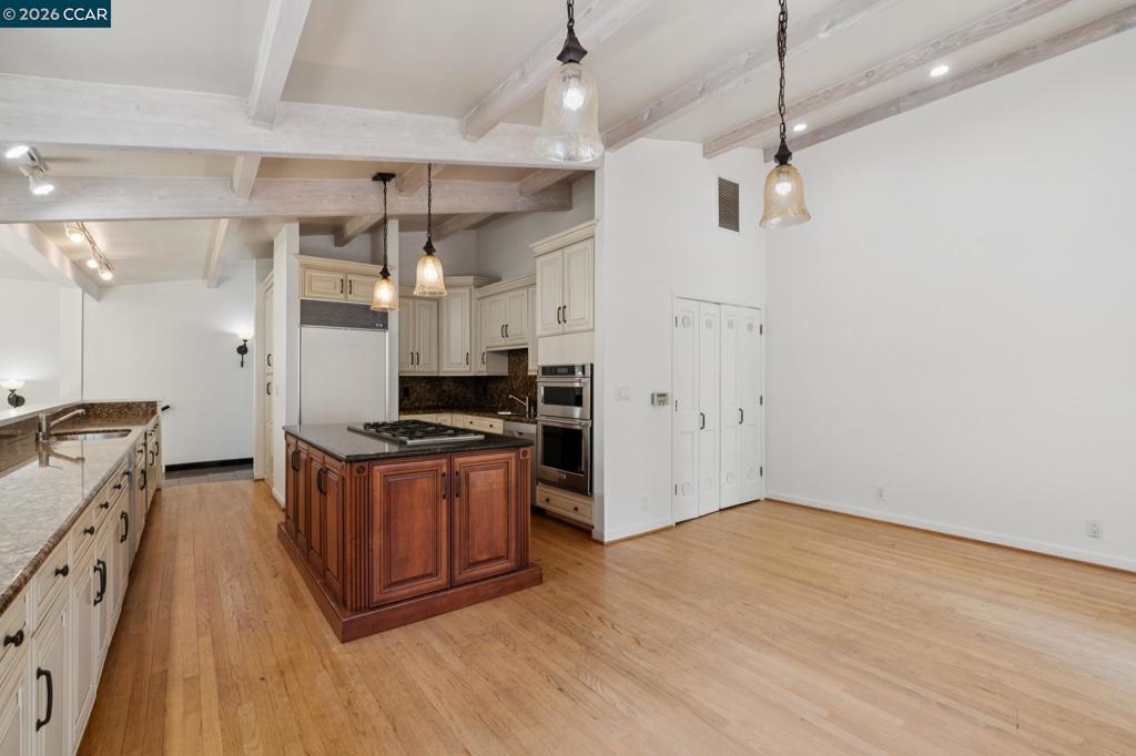 660 La Casa Via Property Photo 35